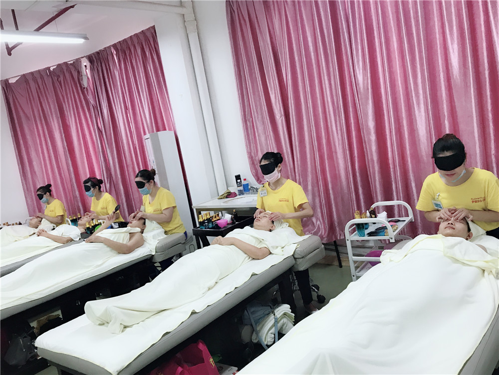 伊丽莎白美容学校学员感想选录2_20191008_伊丽莎白学校美容课程 伊丽莎白美容学校学员感想选录2_20191008_伊丽莎白学校美容课程