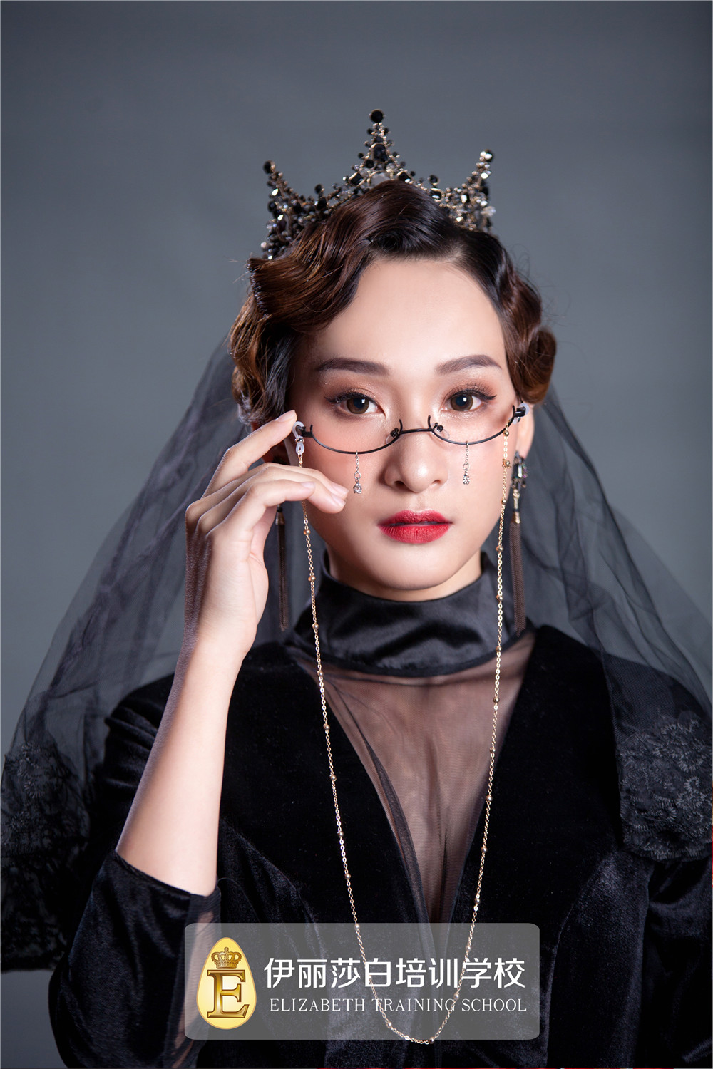 伊丽莎白化妆学校学员造型作品,佛山化妆造型学校就选伊丽莎白化妆造型培训! 伊丽莎白化妆学校学员造型作品,佛山化妆造型学校就选伊丽莎白化妆造型培训!