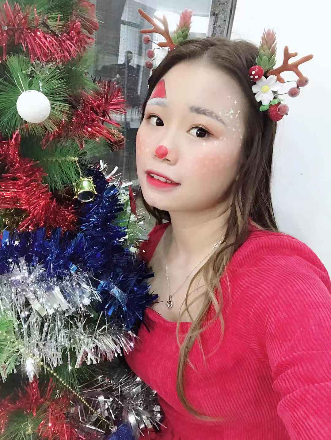 伊丽莎白化妆培训学校105班的全体同学祝愿大家:“圣”下快乐,“圣”下健康,“圣”下吉祥_伊丽莎白学校 伊丽莎白化妆培训学校105班的全体同学祝愿大家:“圣”下快乐,“圣”下健康,“圣”下吉祥_伊丽莎白学校