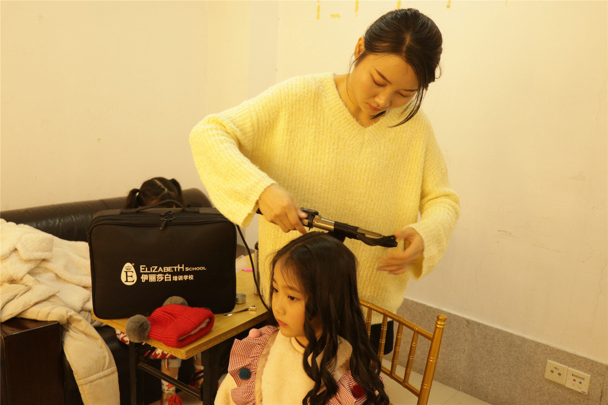 伊丽莎白化妆学校2019佛山电视台少儿春晚跟妆活动_伊丽莎白学校_佛山化妆学校_化妆培训学校 伊丽莎白化妆学校2019佛山电视台少儿春晚跟妆活动_伊丽莎白学校_佛山化妆学校_化妆培训学校